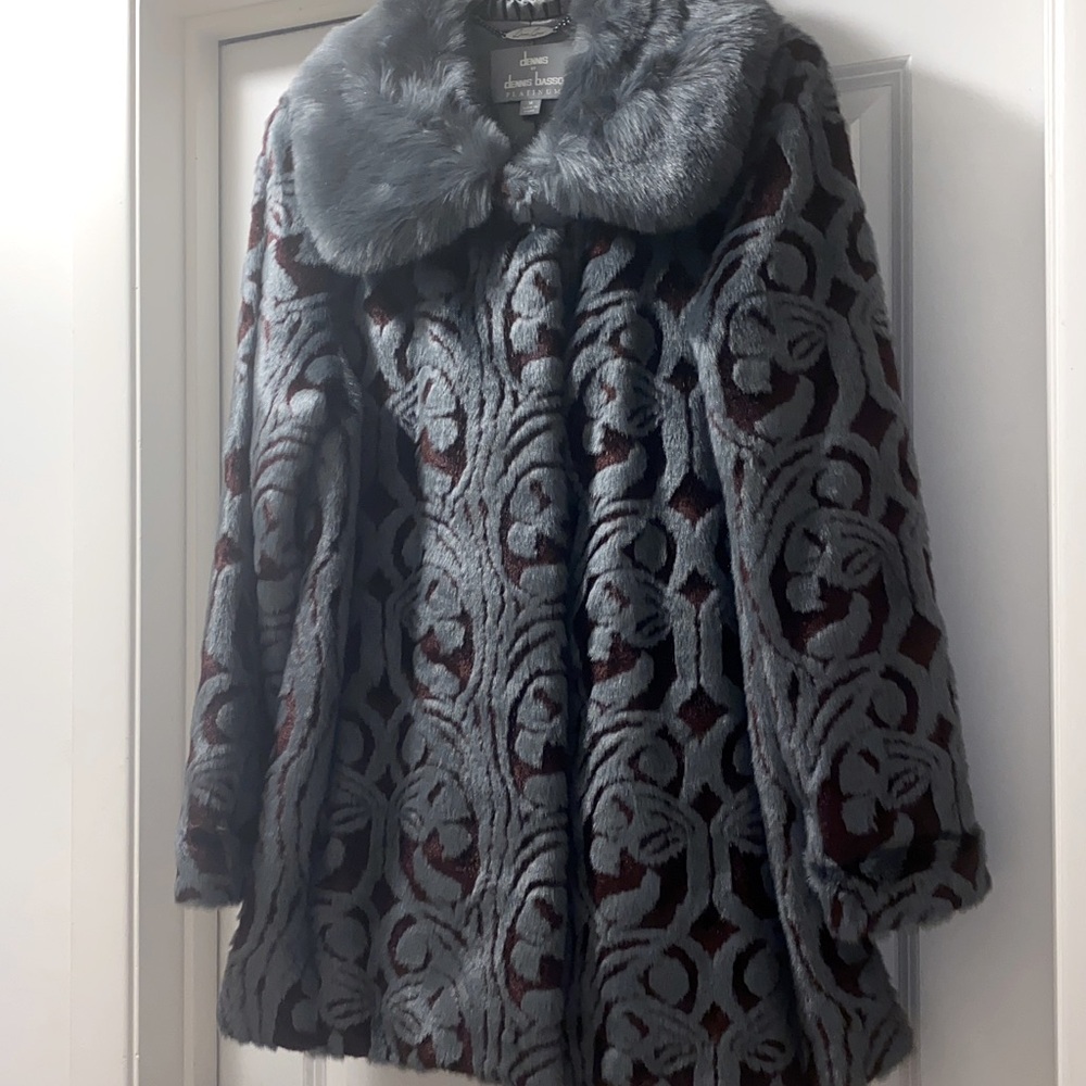 🎁 Platinum Faux Fur Coat Dennis Basso NWOT (M)